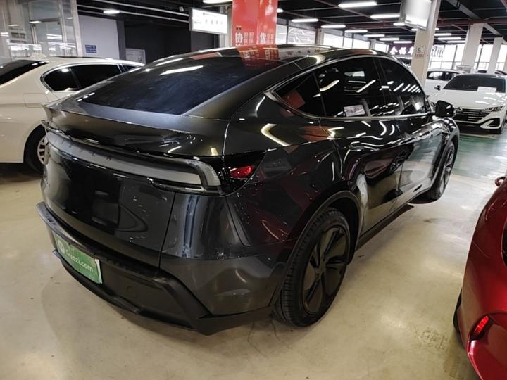 Model Y 2025 RWD photo 4