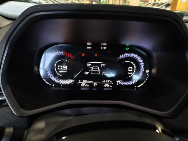 Emgrand 2022 4 1.5L CVT Premium photo 7