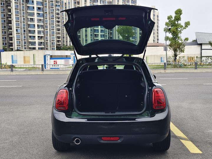 2018 1.5T COOPER Classic 5-Door photo 8