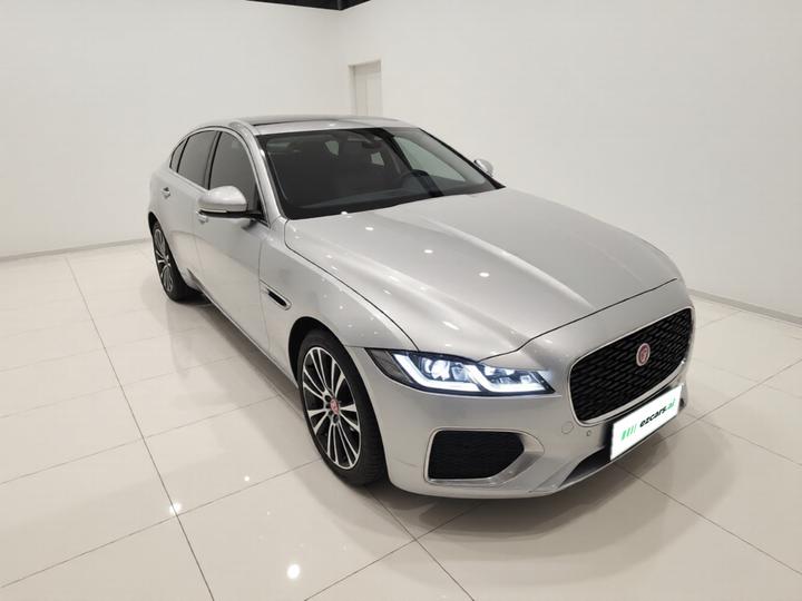 XFL 2024 2.0T P250 RWD Exclusive Luxury photo 3