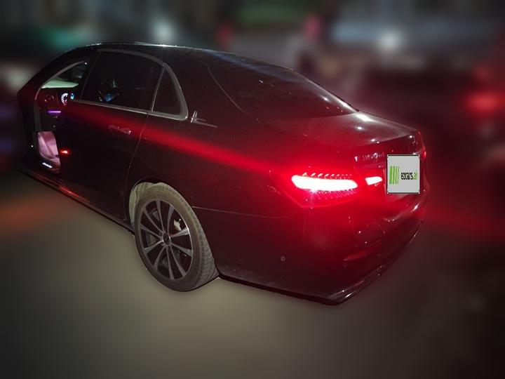 E-Class EV 2023 E 350 e L PHEV photo 4