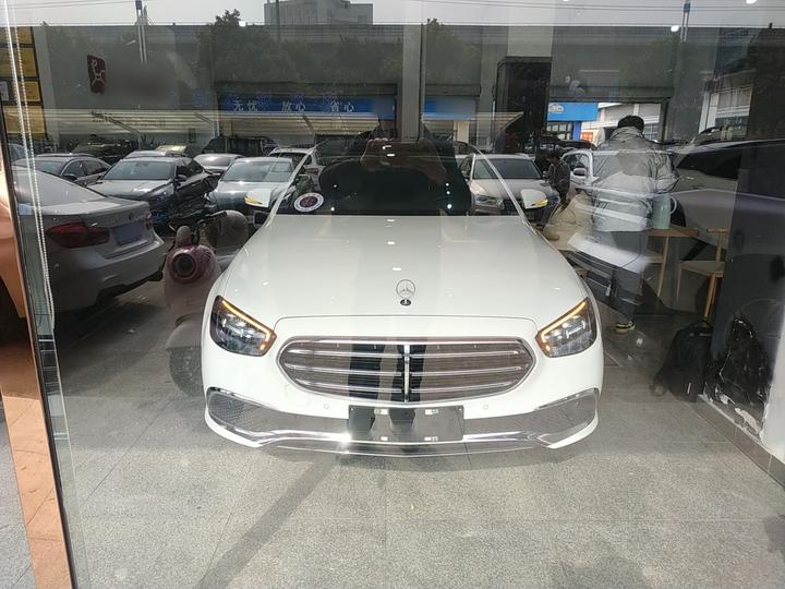 E-Class 2023 E 260 L photo 2