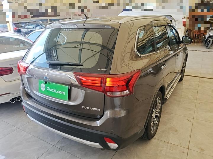 Outlander 2016 2.4L AWD Luxury 7-Seater photo 4