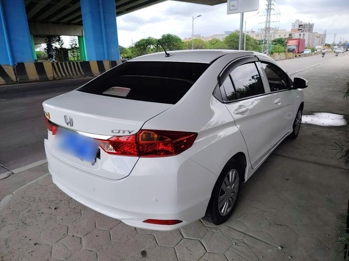 2018 1.5L CVT Comfort photo 4