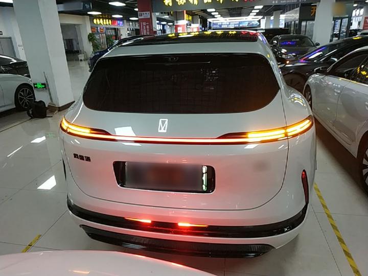 07L 2027 Max+ EV photo 3