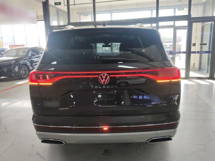 2023 380TSI AWD Luxury Pro photo 3