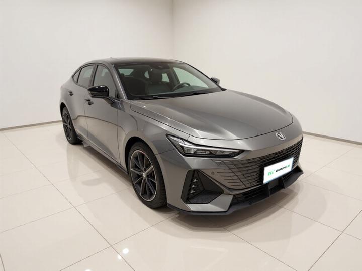 UNI-V 2022 1.5T Premium photo 3