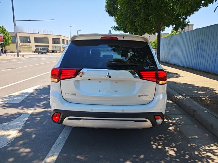 Outlander 2020 2.4L AWD Enjoy 7-Seater photo 3