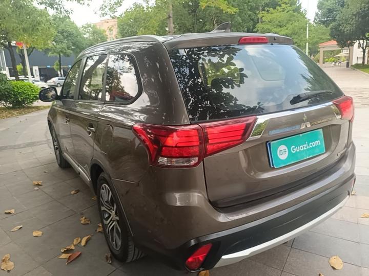 Outlander 2018 2.0L RWD 7-Seater photo 4