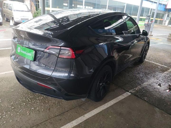 Model Y 2024 RWD photo 7