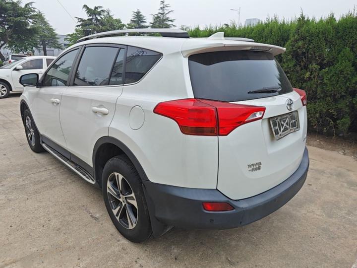 RAV4 2015 2.0L CVT RWD photo 4