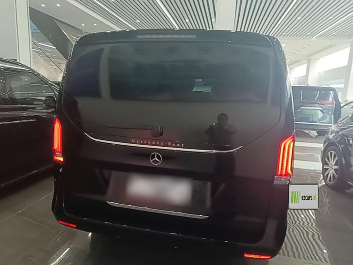 V-Class 2024 V 300 L Long Wheelbase Luxury photo 3