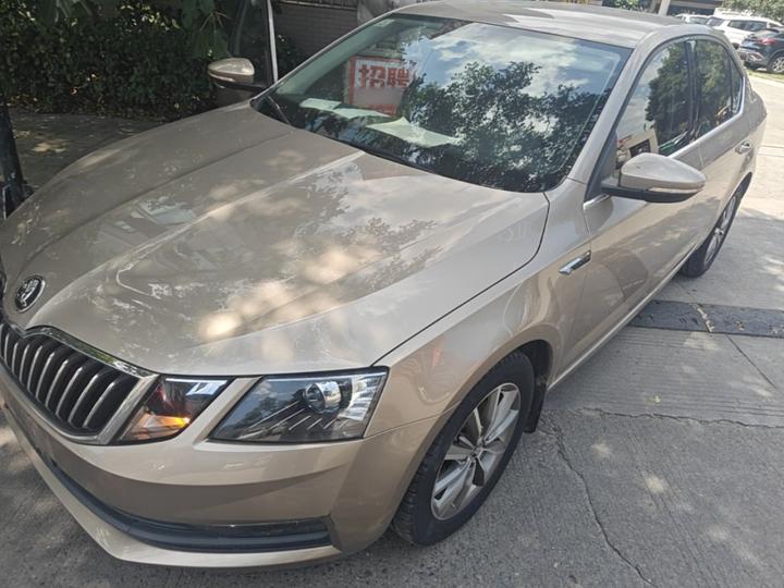 Octavia 2018 1.6L AT Comfort