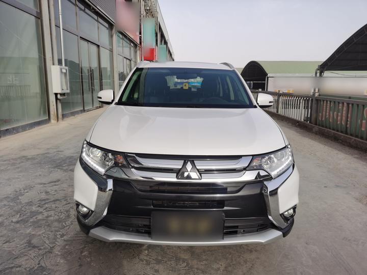 Outlander 2018 2.0L RWD Honor 5-Seater photo 2