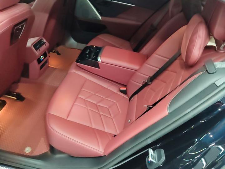 5 Series 2025 530Li Leading M Sport Package photo 4