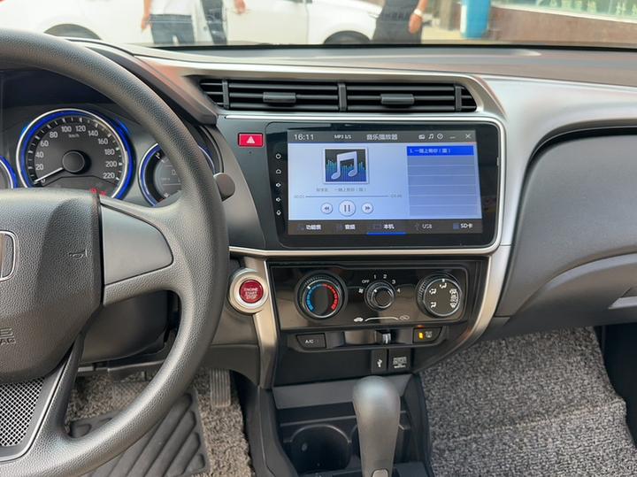 2017 1.5L CVT Elite photo 6