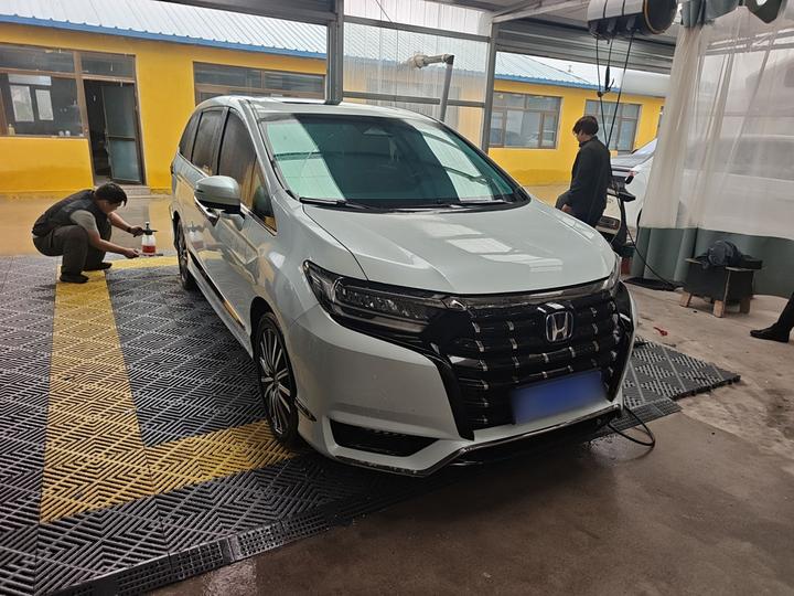 Elysion 2024 2.0L e:HEV Luxury photo 3