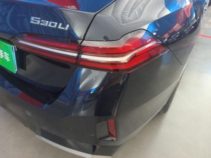 5 Series 2025 530Li Exclusive M Sport Package photo 7