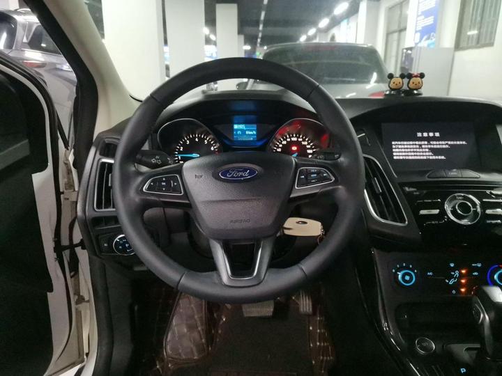 Focus 2018 Hatchback Classic 1.6L AT Fashion photo 7