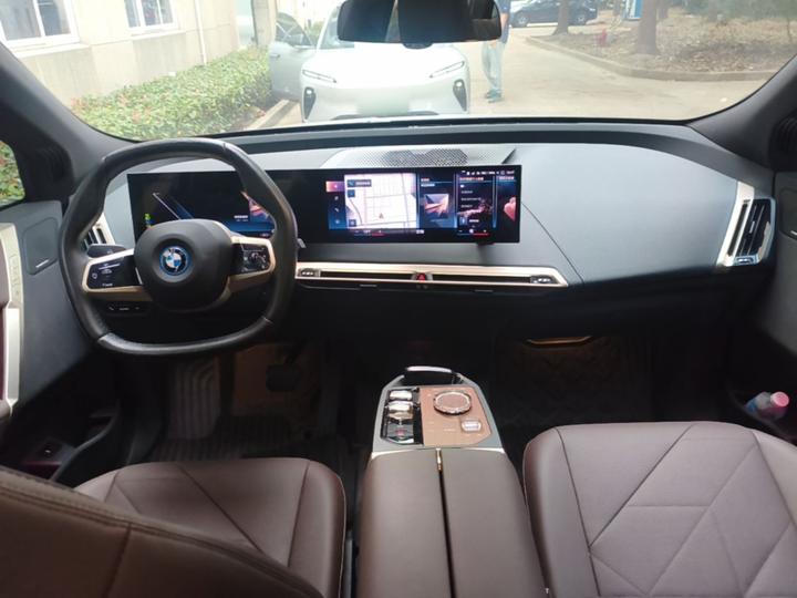iX 2022 xDrive40 photo 5