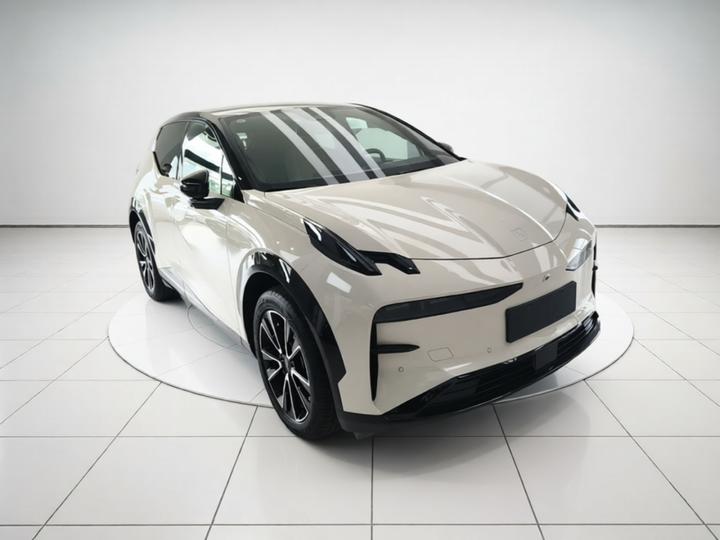 X 2023 RWD YOU 4-Seater photo 3