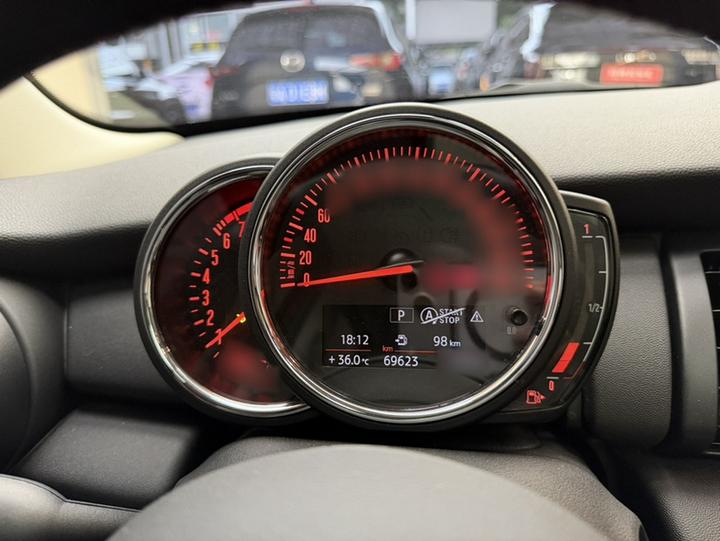 2021 1.5T ONE 5-Door photo 3