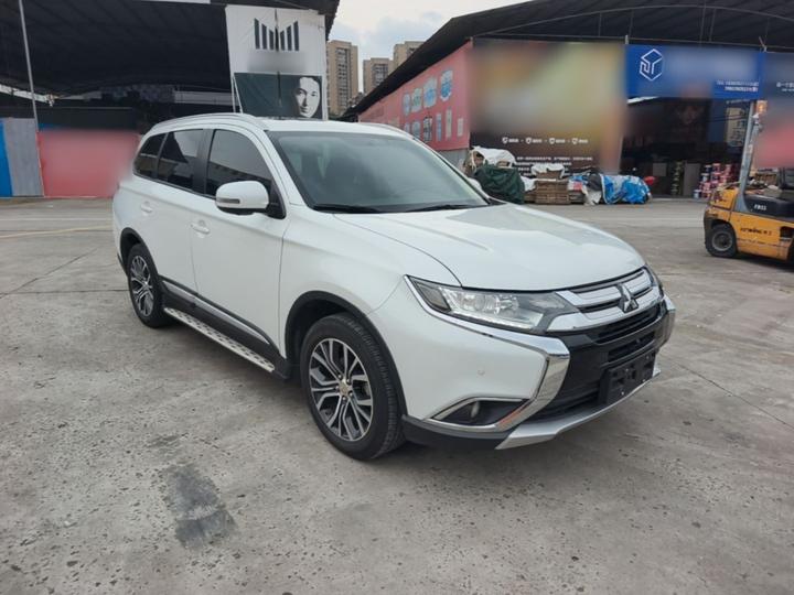 Outlander 2018 2.0L RWD Honor 5-Seater photo 3