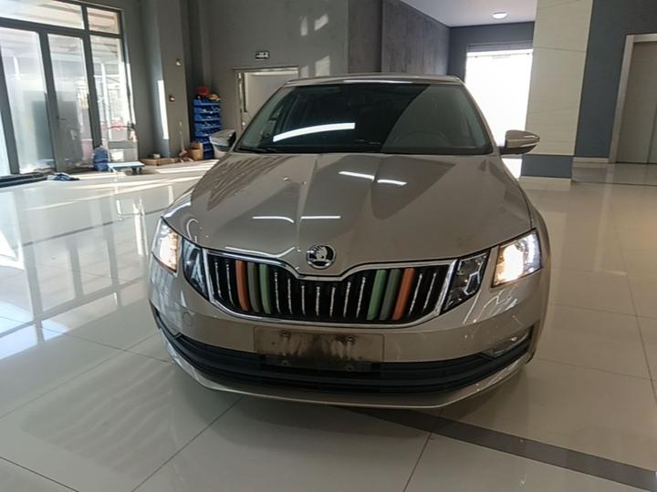Octavia 2018 1.6L AT Comfort photo 2