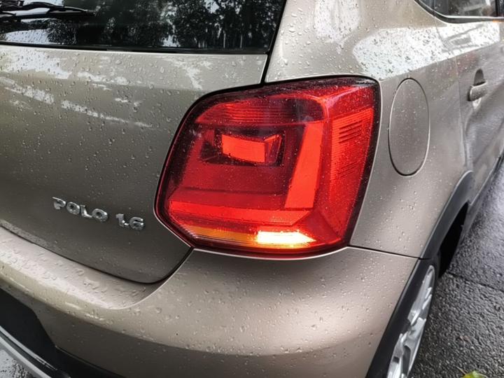 2014 1.6L Cross Polo AT photo 7