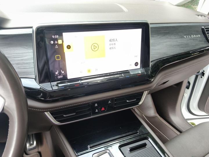 Viloran 2022 380TSI Premium photo 5