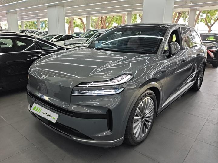 L90 2025 Ultra 6-Seater 60