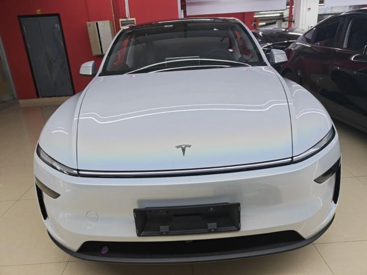 Model Y 2025 RWD photo 2