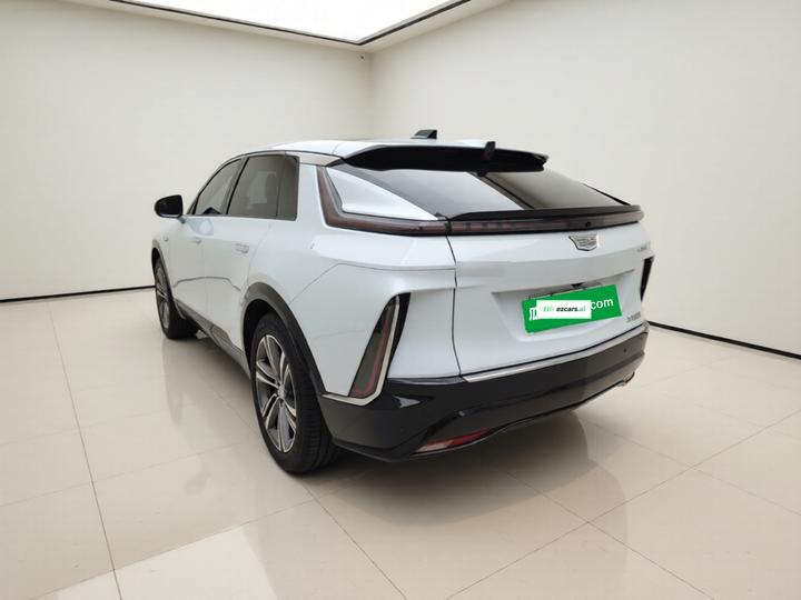 IQ 2022 RWD Long Range Premium photo 4