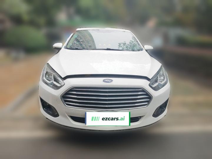 Escort 2015 1.5L MT Comfort photo 2