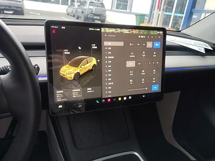 Model Y 2023 RWD photo 8