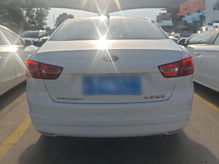 Escort 2017 1.5L MT Comfort photo 3