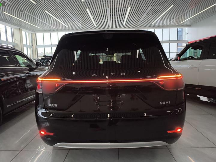 HIMA AITO M9 2025 EREV Ultra 52kWh 5-Seater 192-Line LiDAR photo 3