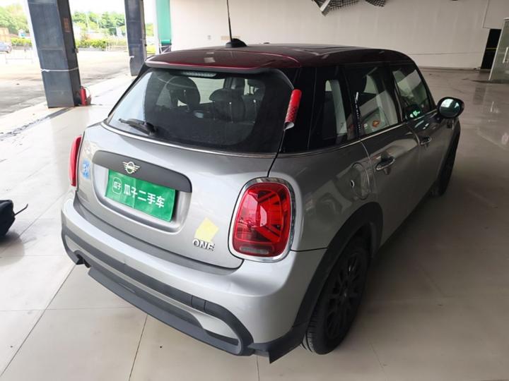 2023 1.5T ONE 5-Door photo 4
