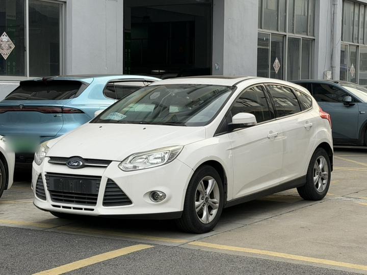 Focus 2012 Hatchback 1.6L AT