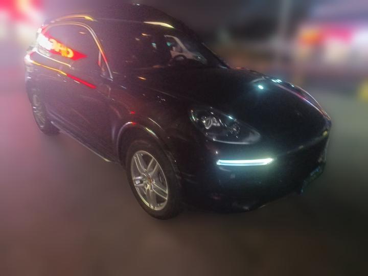 2016 Cayenne Platinum Edition 3.0T photo 3