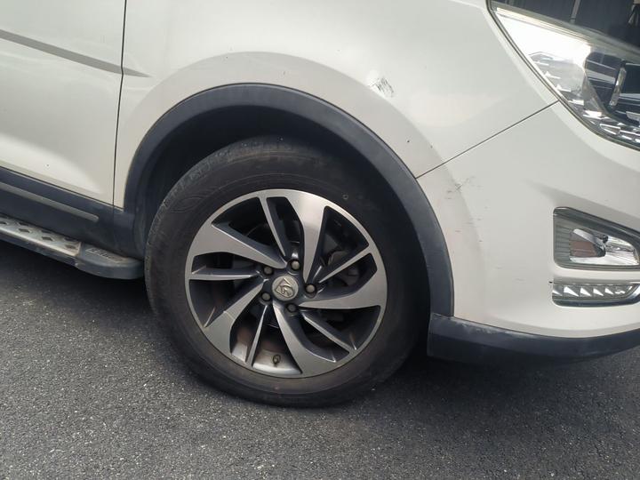560 2015 1.8L MT Luxury photo 8