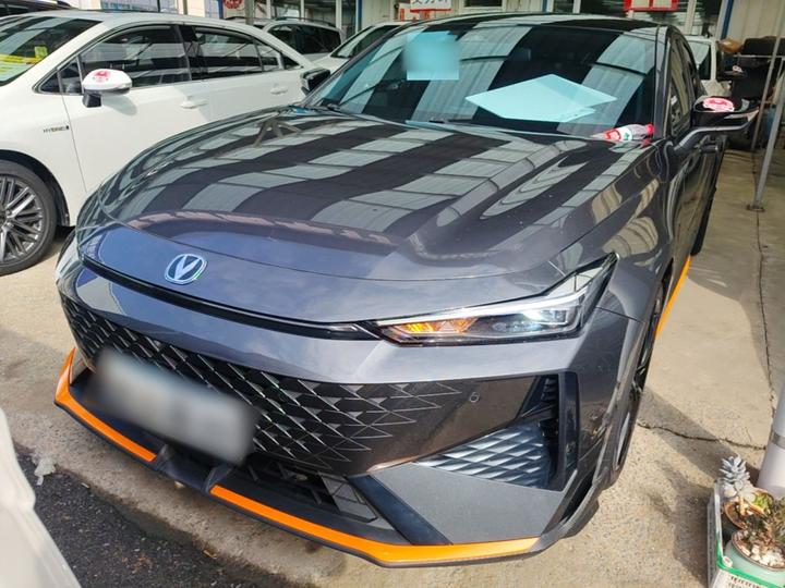 UNI-V 2024 1.5T Premium Sport photo 2