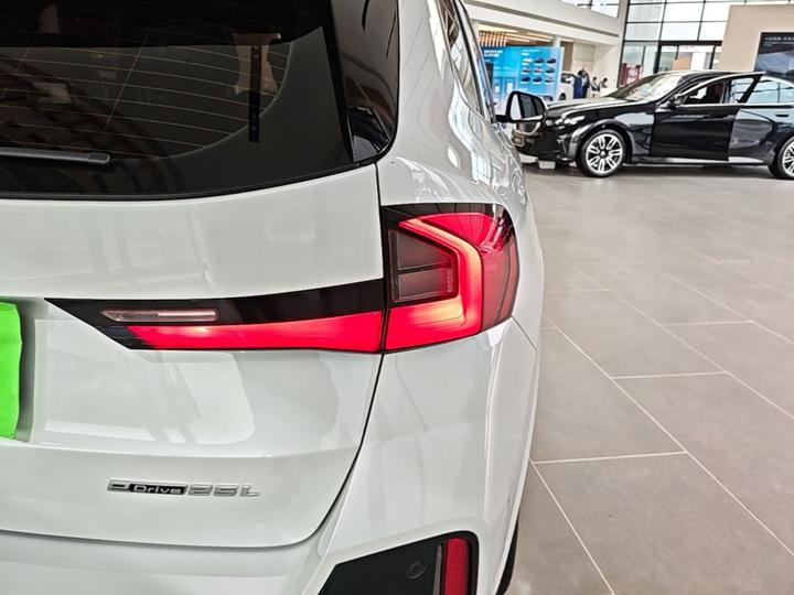 iX1 2025 eDrive25L M Sport Package photo 7