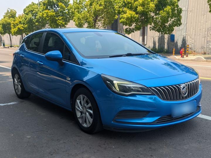 Verano 2016 Hatchback 15S AT Leading photo 3