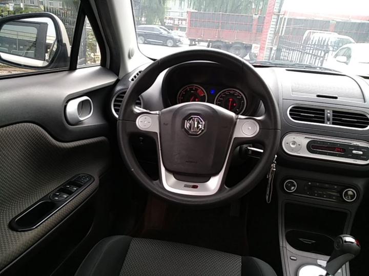 3 2014 1.5L AMT Elite photo 5