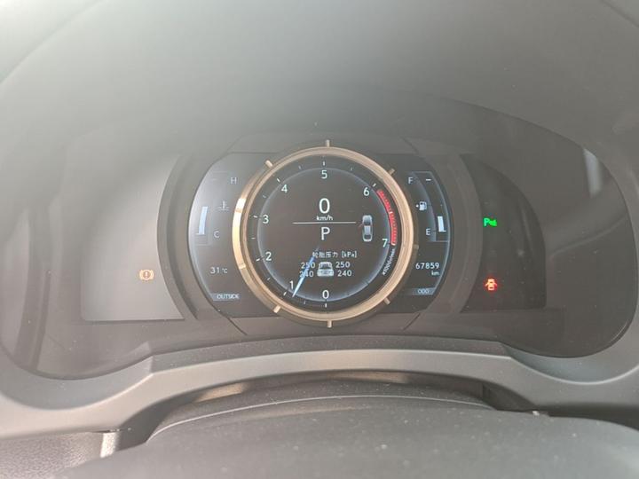 IS 2015 200t F SPORT photo 7