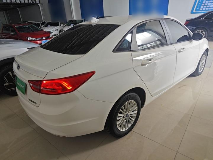 Escort 2017 Facelift 1.5L MT Comfort photo 4