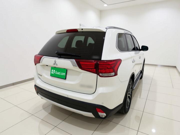 Outlander 2018 2.4L AWD Elite 5-Seater photo 6