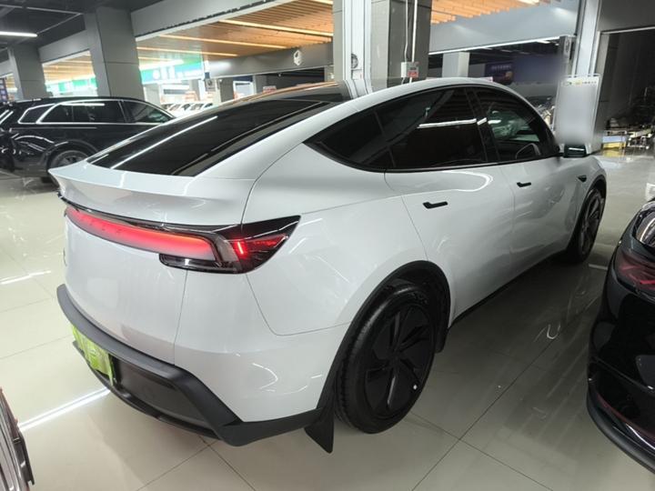 Model Y 2025 RWD photo 4