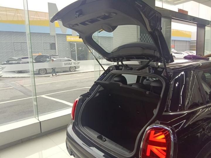 2022 Facelift 1.5T COOPER Classic 5-Door photo 8